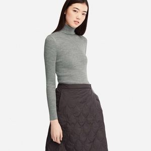 Uniqlo Extra Fine Merino Wool Ribbed turtleneck sweater
